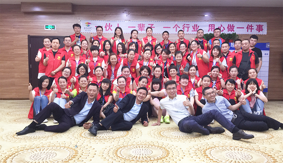 天津站全体91精品国产乱码久久蜜桃入口经销商家人合照 天津站全体91精品国产乱码久久蜜桃入口经销商家人合照