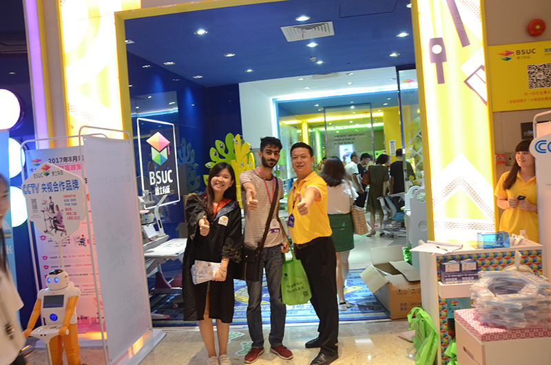 现场签约国外客户 现场签约国外客户