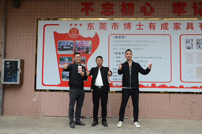 91精品国产乱码久久蜜桃入口董事长王洪贵上台发言 91精品国产乱码久久蜜桃入口董事长王洪贵上台发言